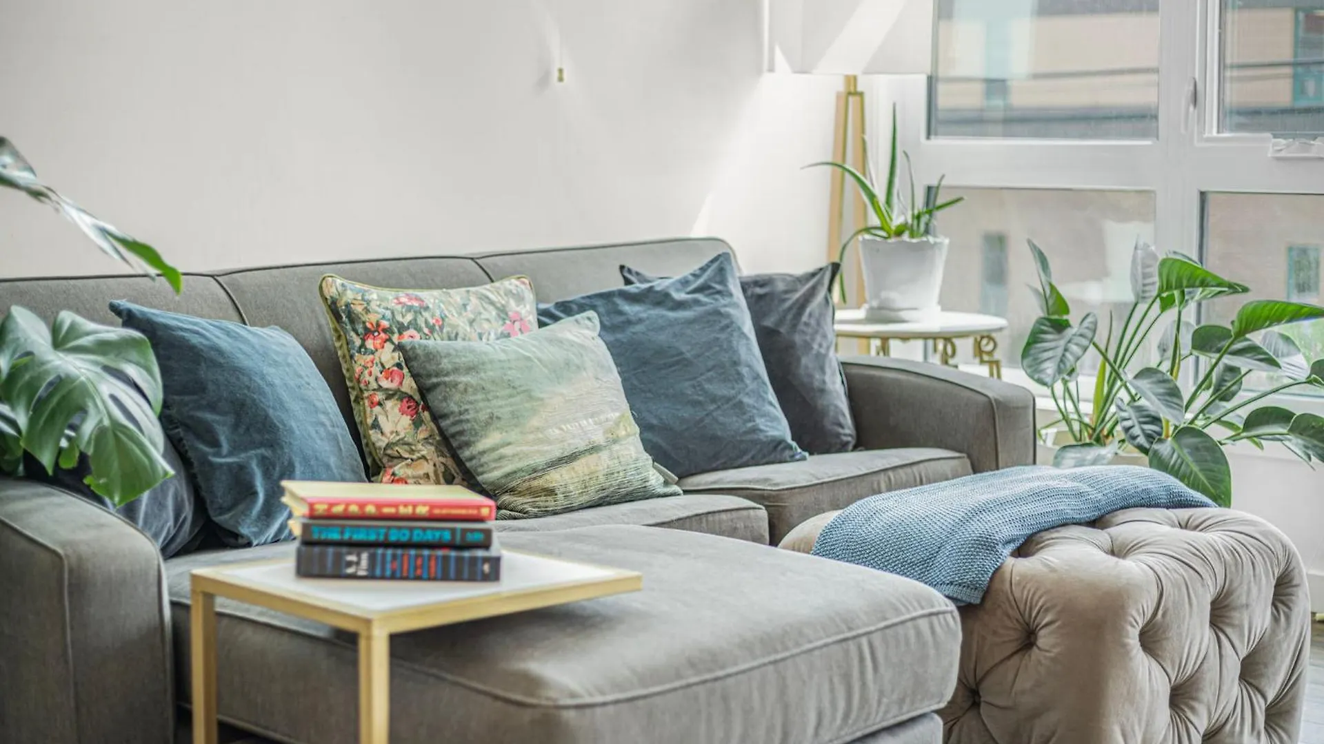 The Iris - Downtown Condo With A/C In Mission Calgary Canada