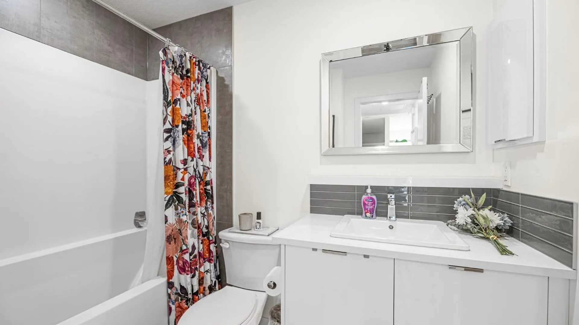 Apartment The Iris - Downtown Condo With A/C In Mission Calgary